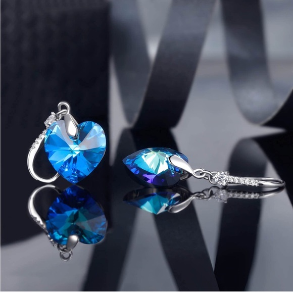 🌺NIB 18K White Gold Plated Austrian Heart Fish Hook Earrings🌺 - Picture 12 of 15